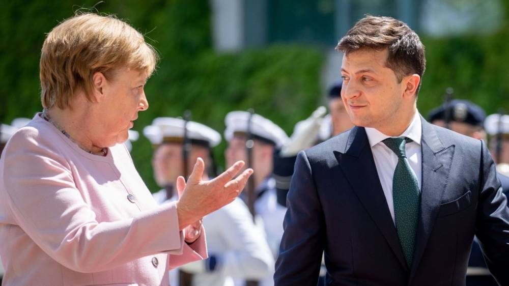 Зеленский обсудил с Меркель Донбасс и транзит газа
