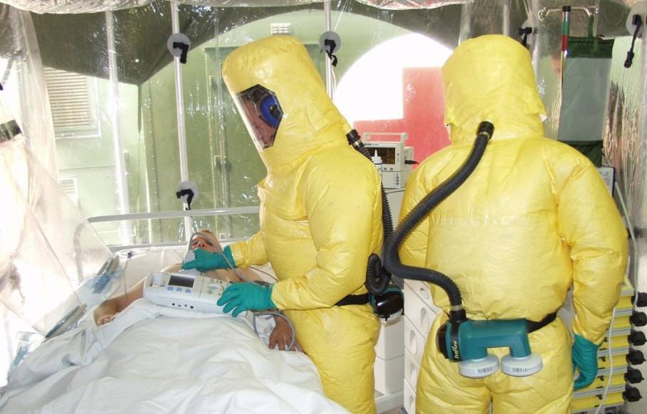Вирус Эболы достиг международного масштаба