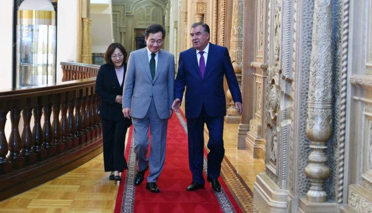 Рахмон: Сеул занимает достойное место в политике Душанбе