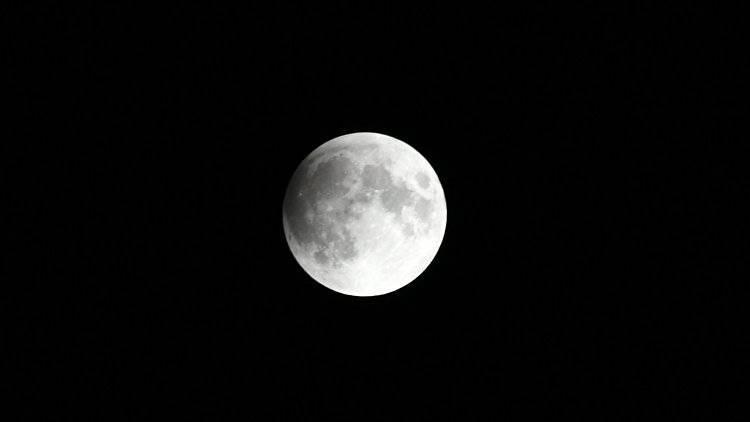 Полумесяц над полумесяцем: лунное затмение в Крыму