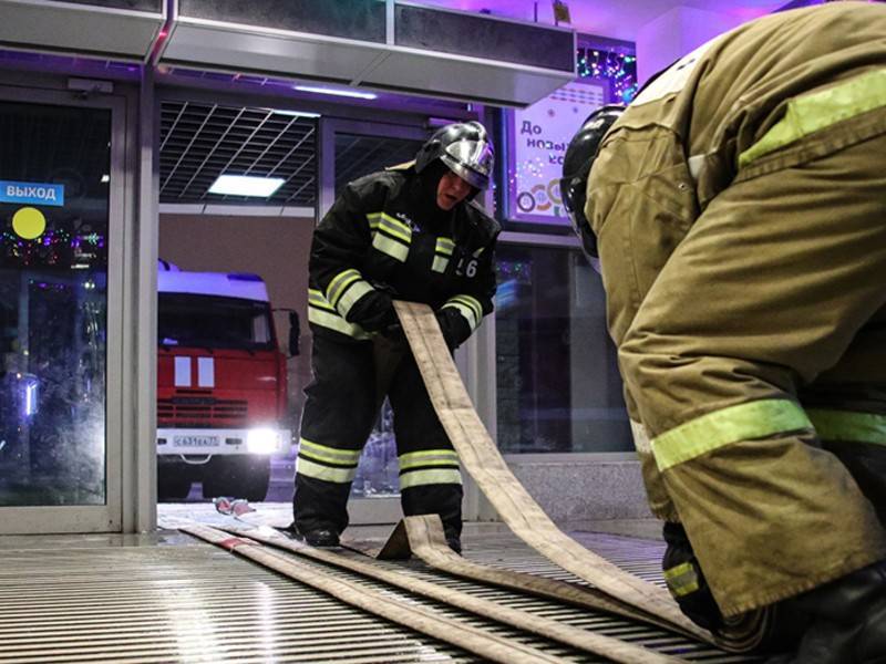Торговый центр в Москве эвакуировали из-за возгорания