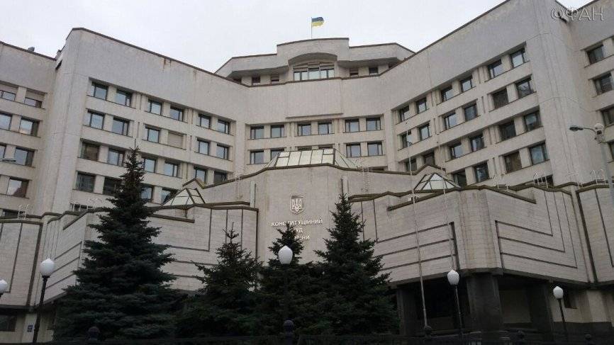 СМИ сообщили о решении КС Украины признать конституционным закон о декоммунизации