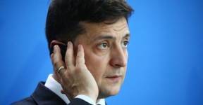 Зеленский ответил Путину упрощенной выдачей украинского гражданства