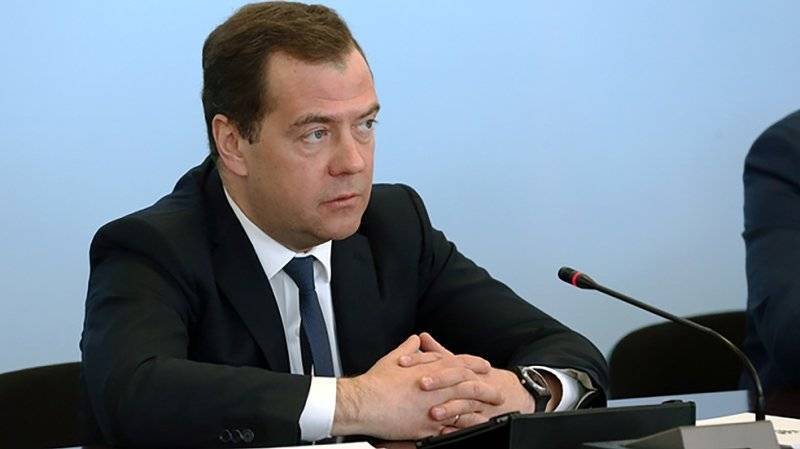 Медведев назвал сроки перехода на цифровые паспорта