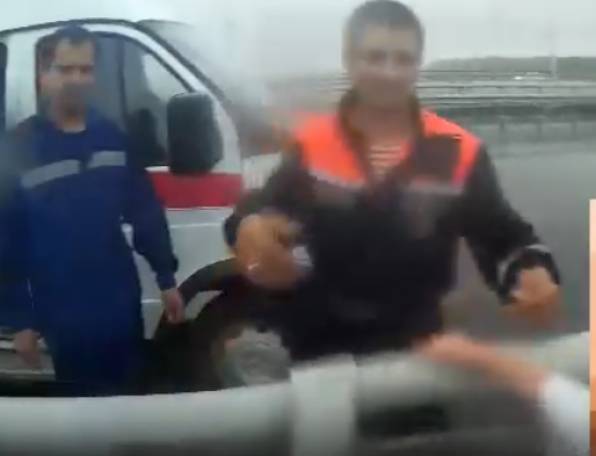 Спасатели из Уфы сняли женщину с моста (ВИДЕО)