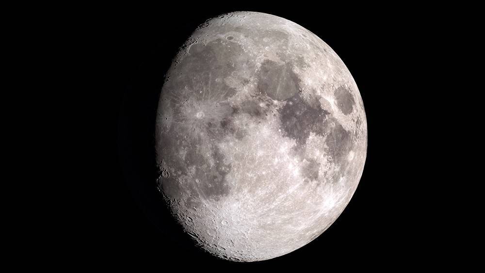 Загадочный лунный объект обнаружили на фото NASA