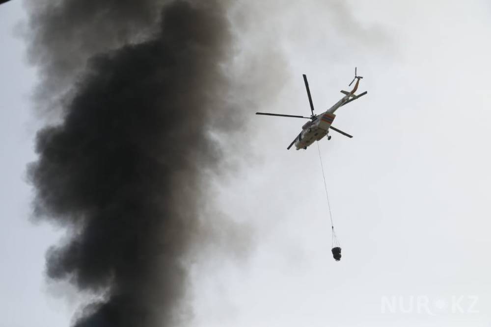 Пожар на складе в Алматы: кадры с места событий