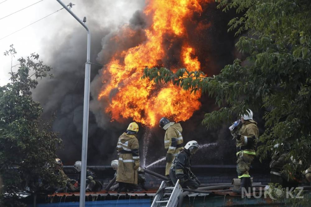 Пожар на складе в Алматы ликвидирован