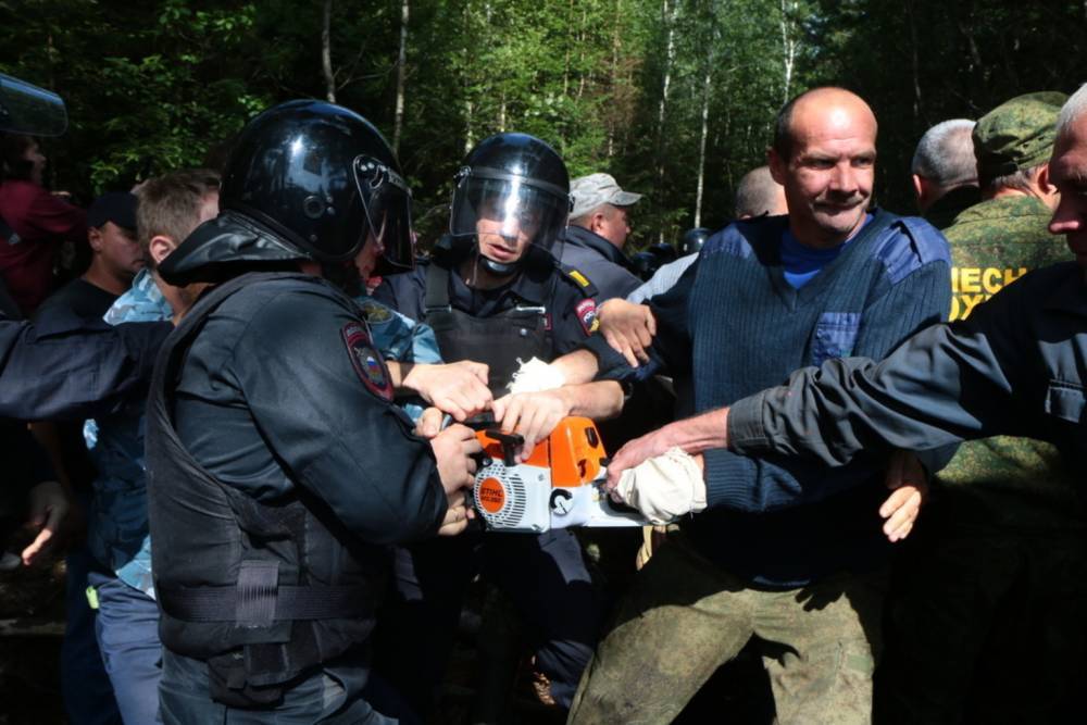 В Ликино-Дулево полиция продолжает избивать активистов, протестующих против строительства мусорного полигона&nbsp;— видео