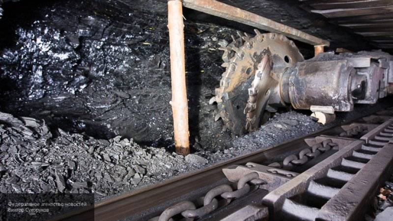 Один человек погиб из-за обрушения горной породы в угольной шахте в Кузбассе