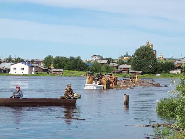 После затопления моста между Нившерой и Заречьем курсирует частный перевозчик