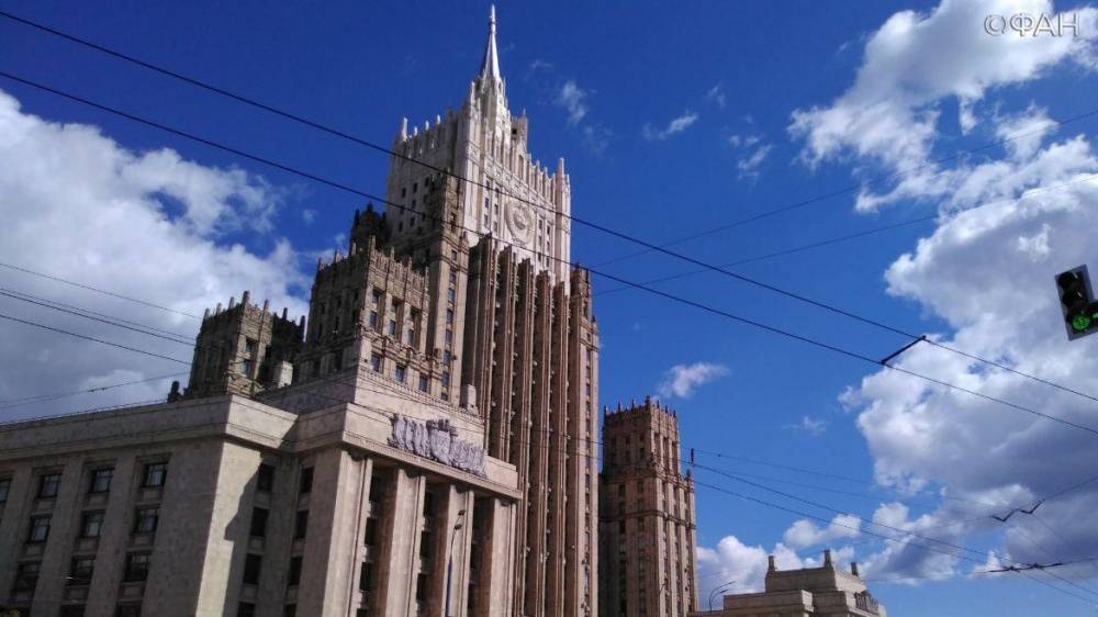 МИД РФ назвал дезинформацией заявление посольства США по визам для учителей