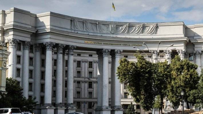 МИД Украины подготовил меры в ответ на решение РФ об упрощенной выдаче паспортов Донбассу