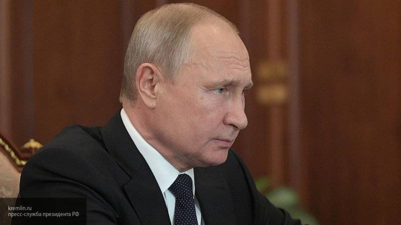 Путин поручил разработать программу безопасности на дорогах к декабрю 2020 года