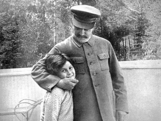 Что стало с дочерью Сталина после его смерти | Русская семерка