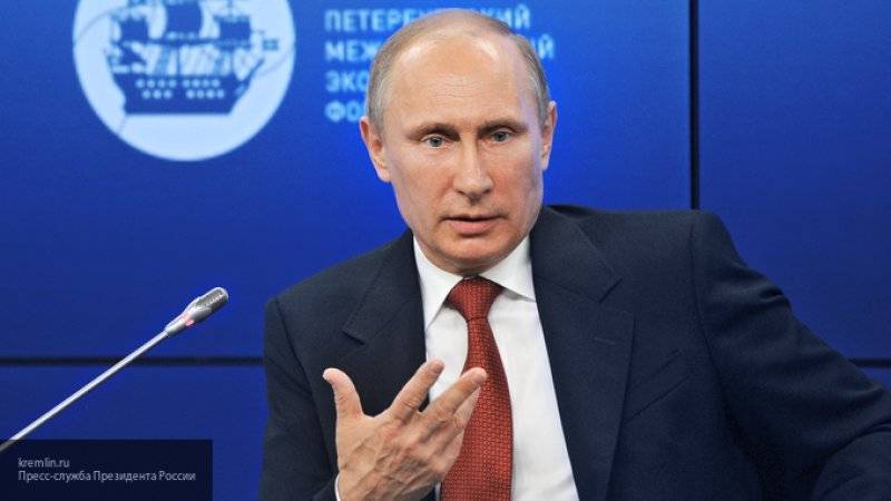 Путин ввел электронные визы в Петербурге