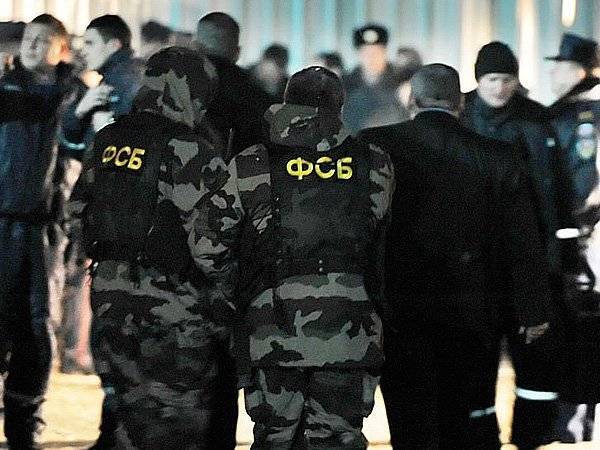 Бывших сотрудников ФСБ предложили оставлять невыездными