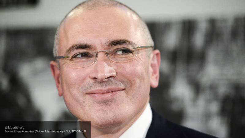 Аналитик объяснил, зачем фонд олигарха Ходорковского нанял бывшего сотрудника НАТО