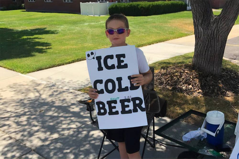 В Юте 11-летний мальчик сделал рекламу своему безалкогольному пиву как настоящему и привлек внимание полиции