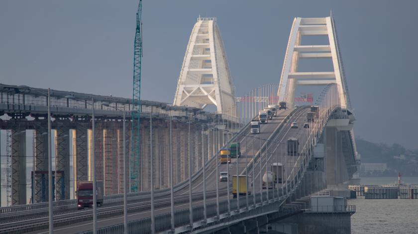 "Летучий голландец": на Крымском мосту заметили необъяснимое