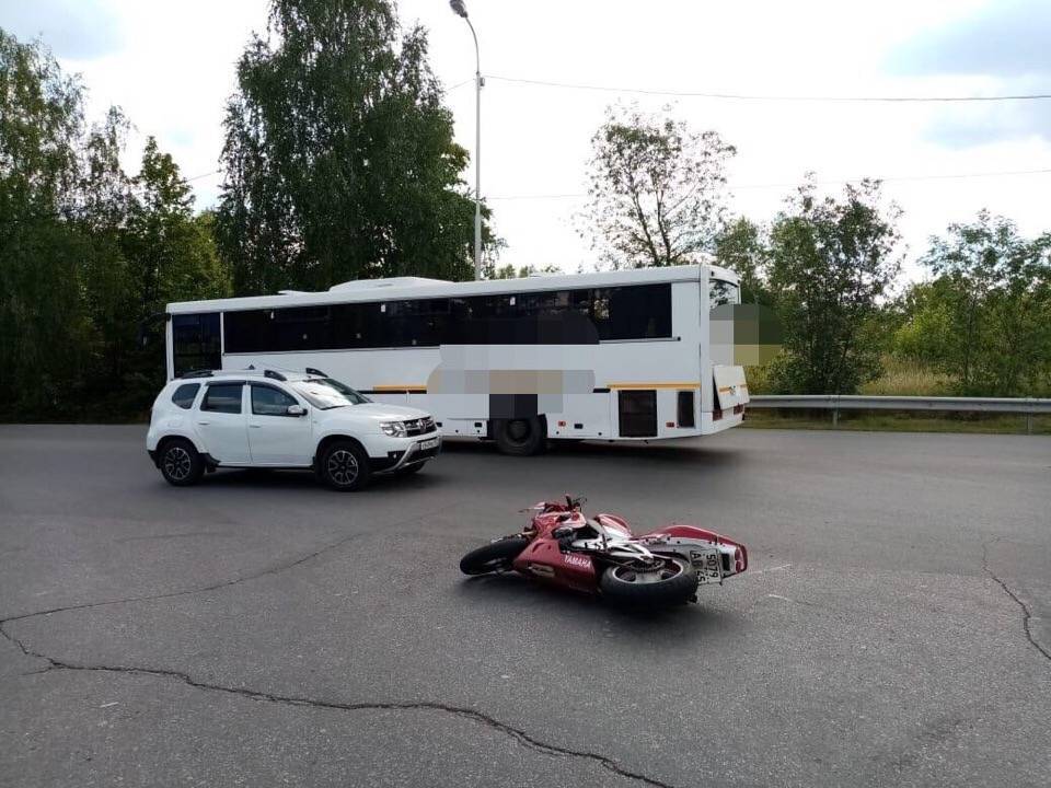 В Уфе столкнулись автобус и мотоцикл: пострадал мотоциклист