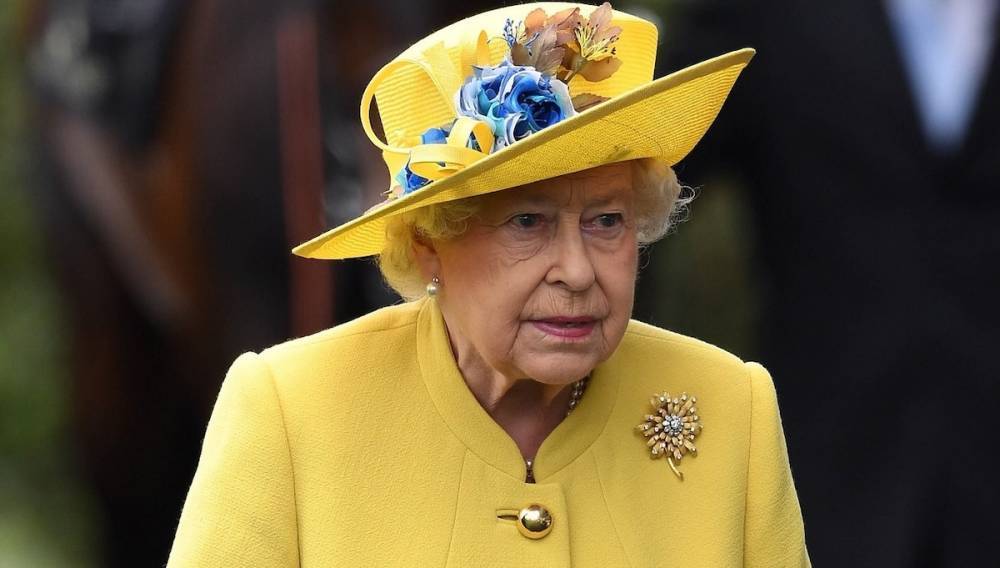 Королева Великобритании от скуки ловила летучих мышей