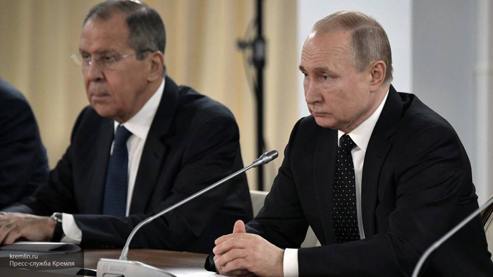 Россия не намерена приостанавливать сотрудничество с Ираном, заявил Лавров