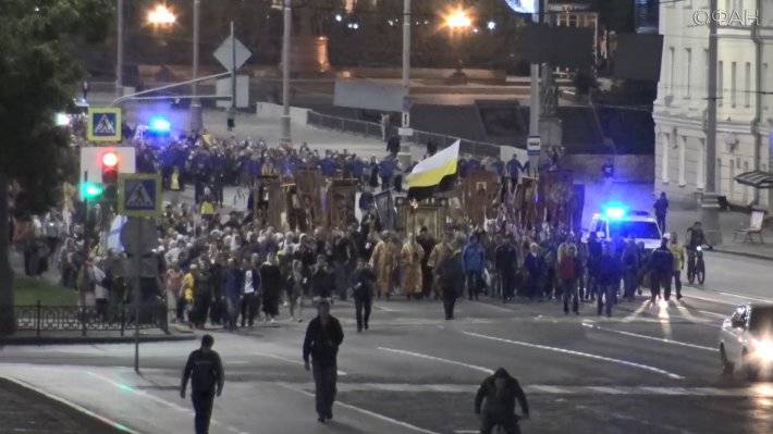 Царский крестный ход в Екатеринбурге собрал небывалое количество украинцев