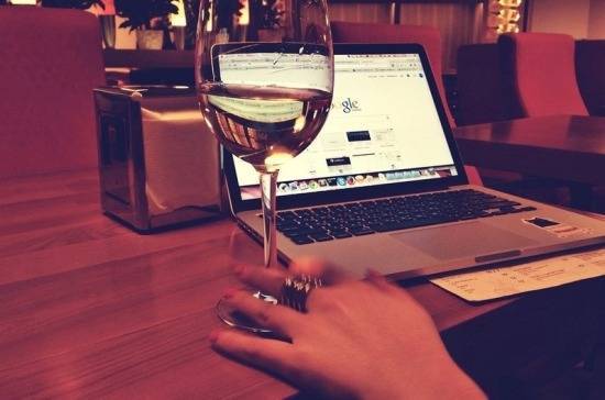 Зубарев рассчитывает, что проект о блокировке ночной онлайн-торговли алкоголем будет готов к концу года