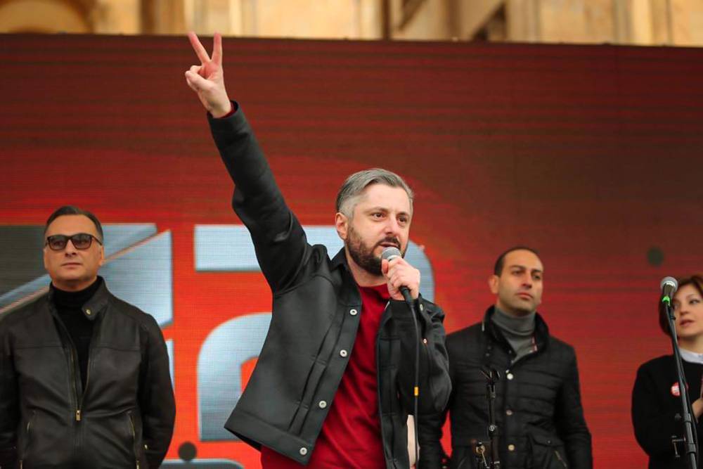 Владелец грузинского телеканала «Рустави 2» уволил его гендиректора Нику Гварамию