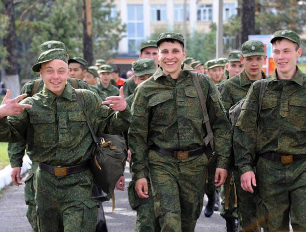 Рядовому и сержантскому составу контрактной службы российской армии увеличат зарплату