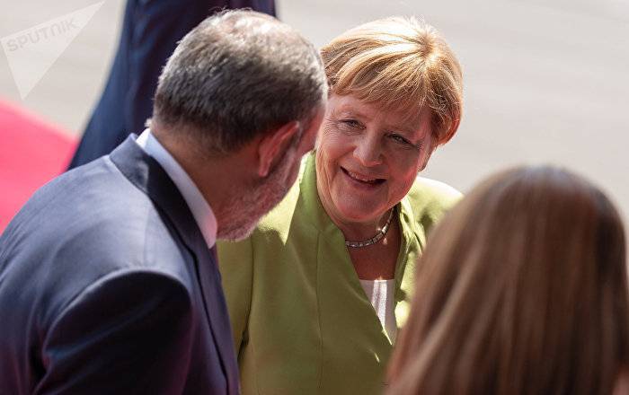Высшее руководство Армении поздравило Ангелу Меркель с юбилеем