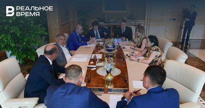 Минниханов обсудил с компанией из Иркутской области возможности сотрудничества в агропроме