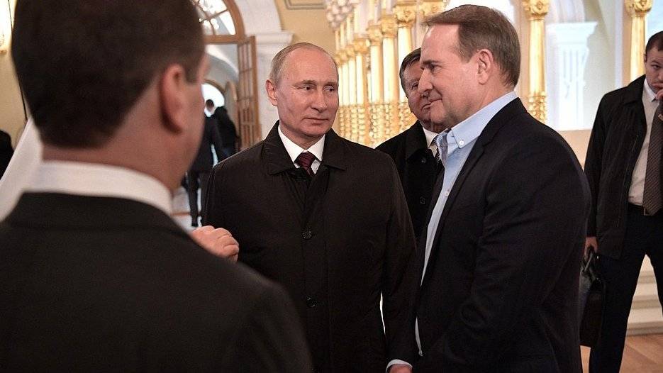Путин поблагодарил&nbsp;Медведчука за работу&nbsp;по освобождению удерживаемых лиц