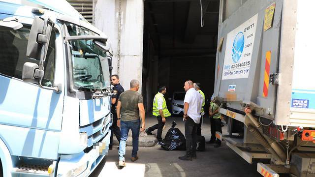 Трагедия в Тель-Авиве: водителя раздавило между двумя грузовиками