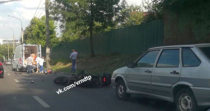В Воронеже мотоциклист насмерть сбил пешехода и отскочил на ВАЗ - Новости Воронежа