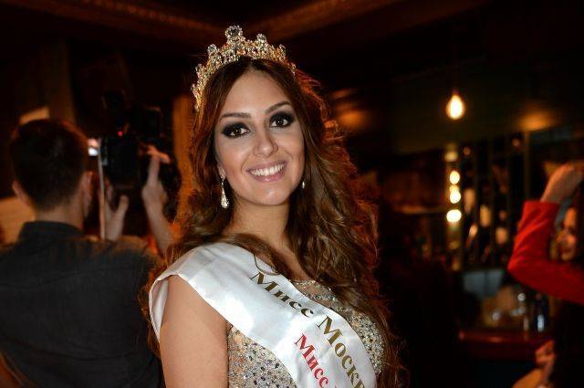 «Мисс Москва - 2015» опровергла слухи о разводе с экс-королем Малайзии