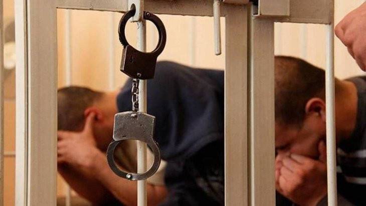В Брянске за торговлю наркотиками осудили пять мужчин и одну девушку
