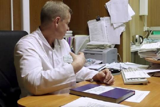 Стоматолога из Новосибирска уволили за жалобу на нарушение условий труда