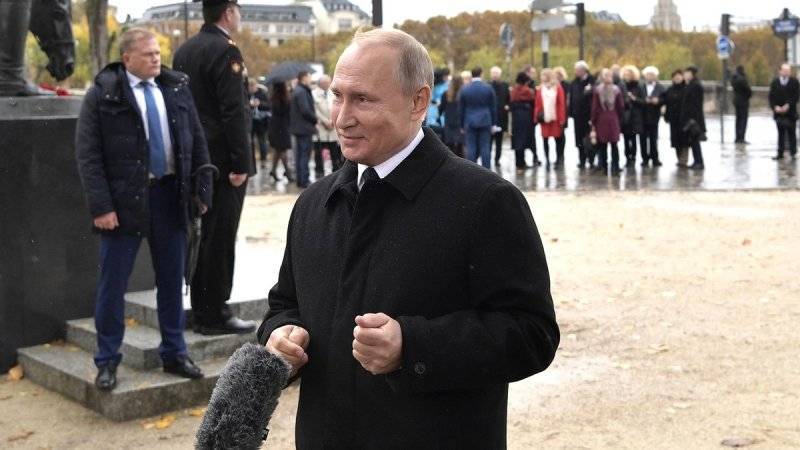 Путин пообещал мальчику, чей детсад «утонул» в Тулуне, проследить за его восстановлением