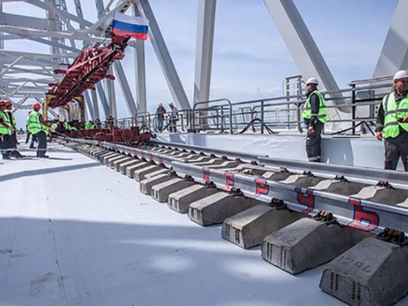 Технический проезд открыли по рельсам Крымского моста