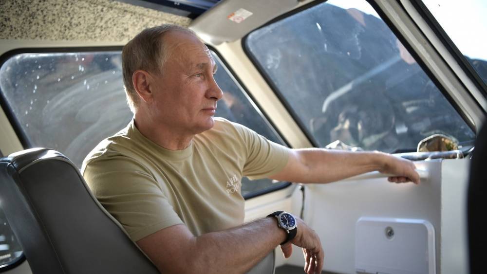 В российском рейтинге мужчин, вызывающих восхищение, первую строчку занял Путин