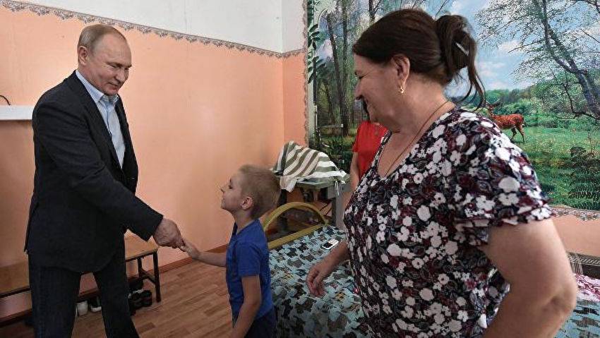 Мальчик «Николаевич» рассказал Путину про утонувший детсад