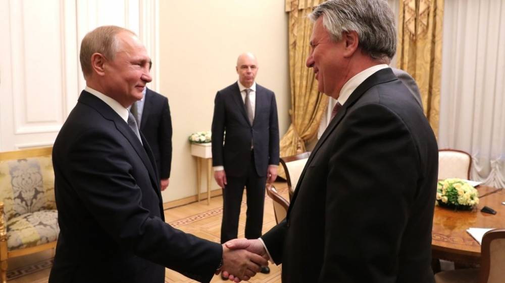 Путин обсудил с руководством Shell крупнейшие проекты компании в России