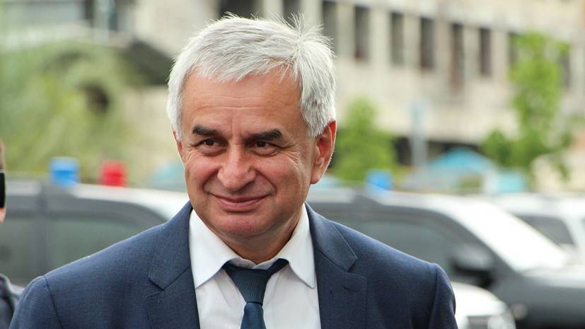 ЦИК Абхазии зарегистрировала действующего лидера Хаджимбу кандидатом в президенты — РТ на русском