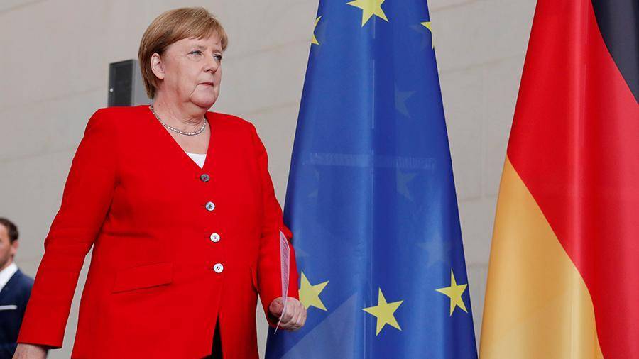 В Германии оценили возможность отставки Меркель из-за приступов дрожи