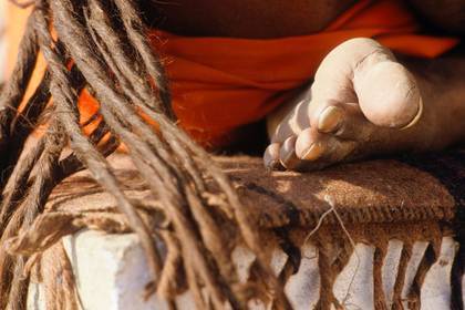 Мужчина 40 лет не мыл голову и отрастил аномально длинные волосы - lenta.ru - India - Кения - штат Бихар