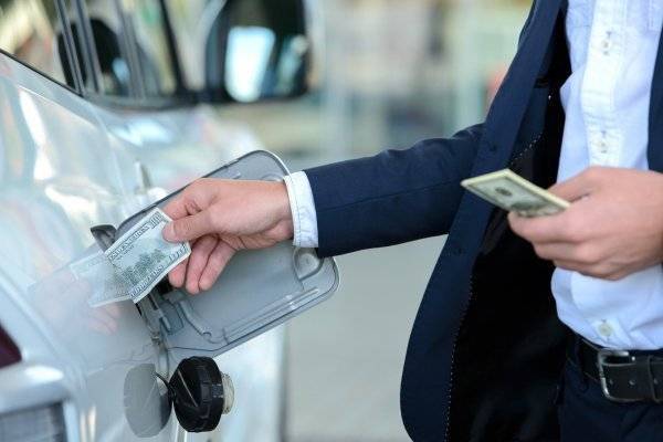 За неделю бензин вырос в цене на 3 копейки в России
