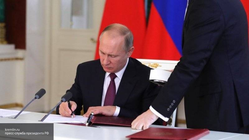 Путин подписал указ о введении электронной визы для гостей Петербурга