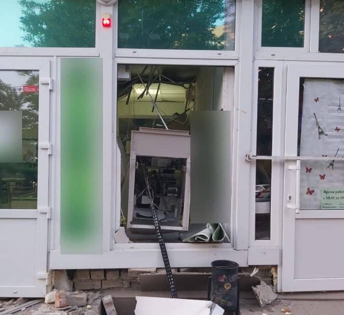 За ночь в Харьковской области взорвали и ограбили сразу два банкомата